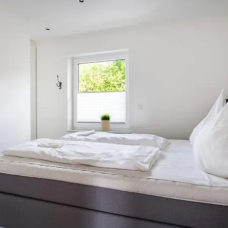 With 2 Bedrooms غريتسيل