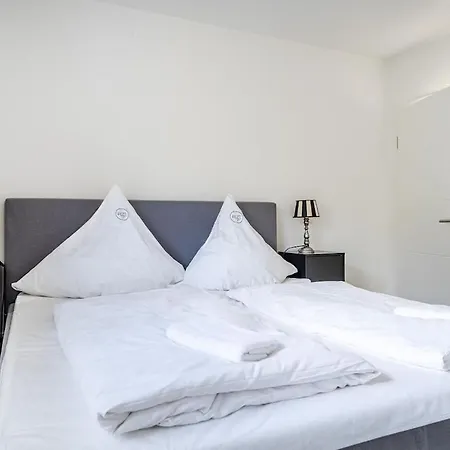 With 2 Bedrooms غريتسيل